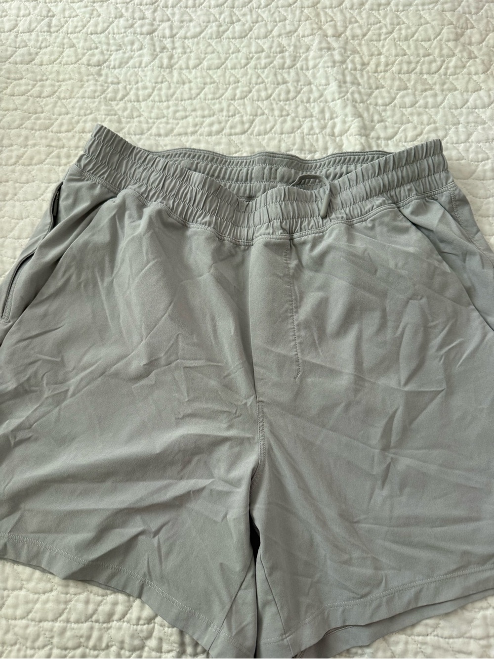 Small Lulu Lemon Men's Lightweight Gray Athletic Shorts - Elastic Waist, pockets